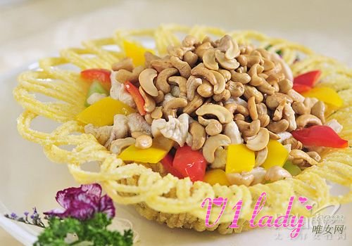 警惕!每天都吃到7大“高危”食物 多吃松子可以抗衰老又可以润肤哦