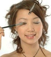 眼部化妆详细步骤图片教学展示
